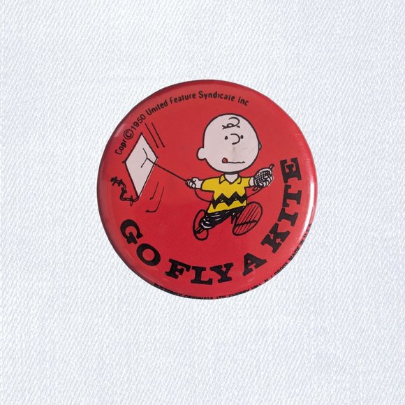 Peanuts Accessories - 10/$20 Go Fly a Kite 2 1/4" Vintage Peanuts Pinback Button